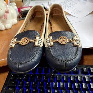 AEROSOLES NAVY WITH BEIGE TRIM FLATS GOOD CONDITION SIZE 9